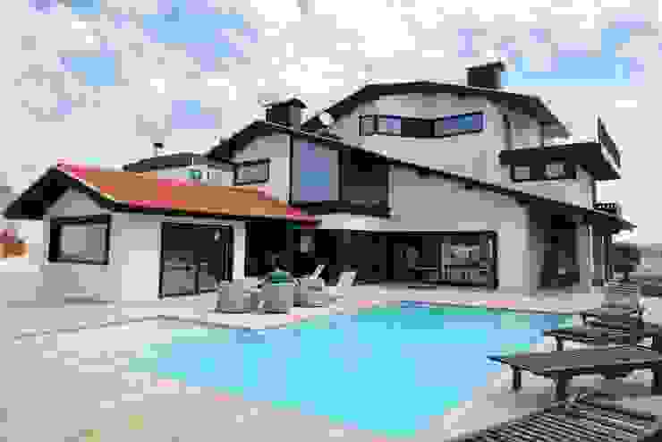   por GAAPE - ARQUITECTURA, PLANEAMENTO E ENGENHARIA, LDA Eclético  