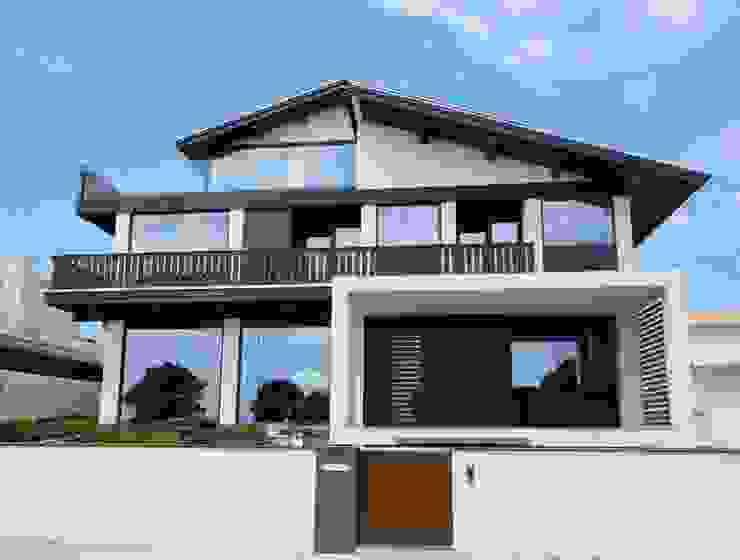 Casas  por GAAPE - ARQUITECTURA, PLANEAMENTO E ENGENHARIA, LDA Eclético  