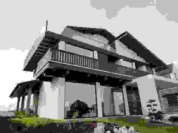   por GAAPE - ARQUITECTURA, PLANEAMENTO E ENGENHARIA, LDA Eclético  