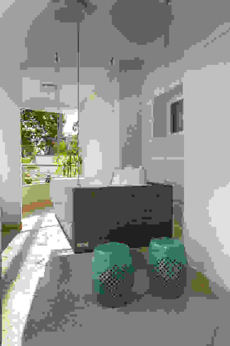 Arquiteto Aquiles Nícolas Kílaris Modern balcony, veranda & terrace