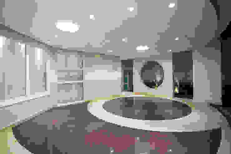 Arquiteto Aquiles Nícolas Kílaris Modern garage/shed