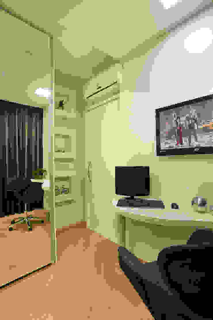 Designer de Interiores e Paisagista Iara Kílaris Dormitorios de estilo moderno