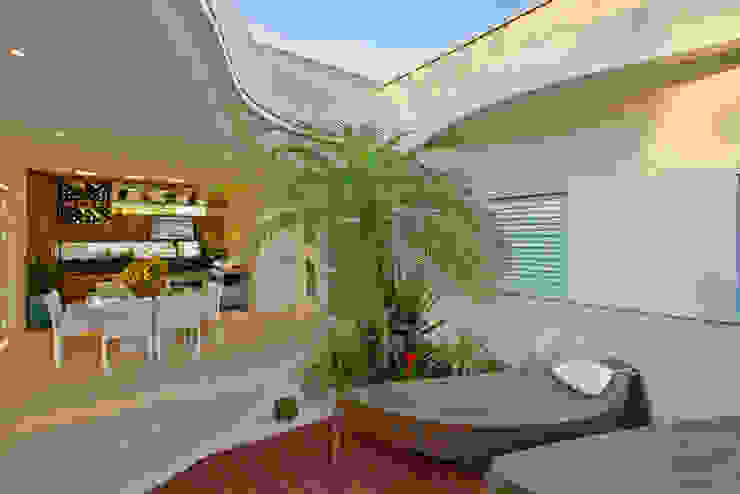 Designer de Interiores e Paisagista Iara Kílaris Casas estilo moderno: ideas, arquitectura e imágenes