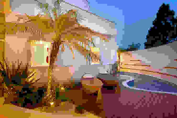 Designer de Interiores e Paisagista Iara Kílaris Jardines de estilo moderno