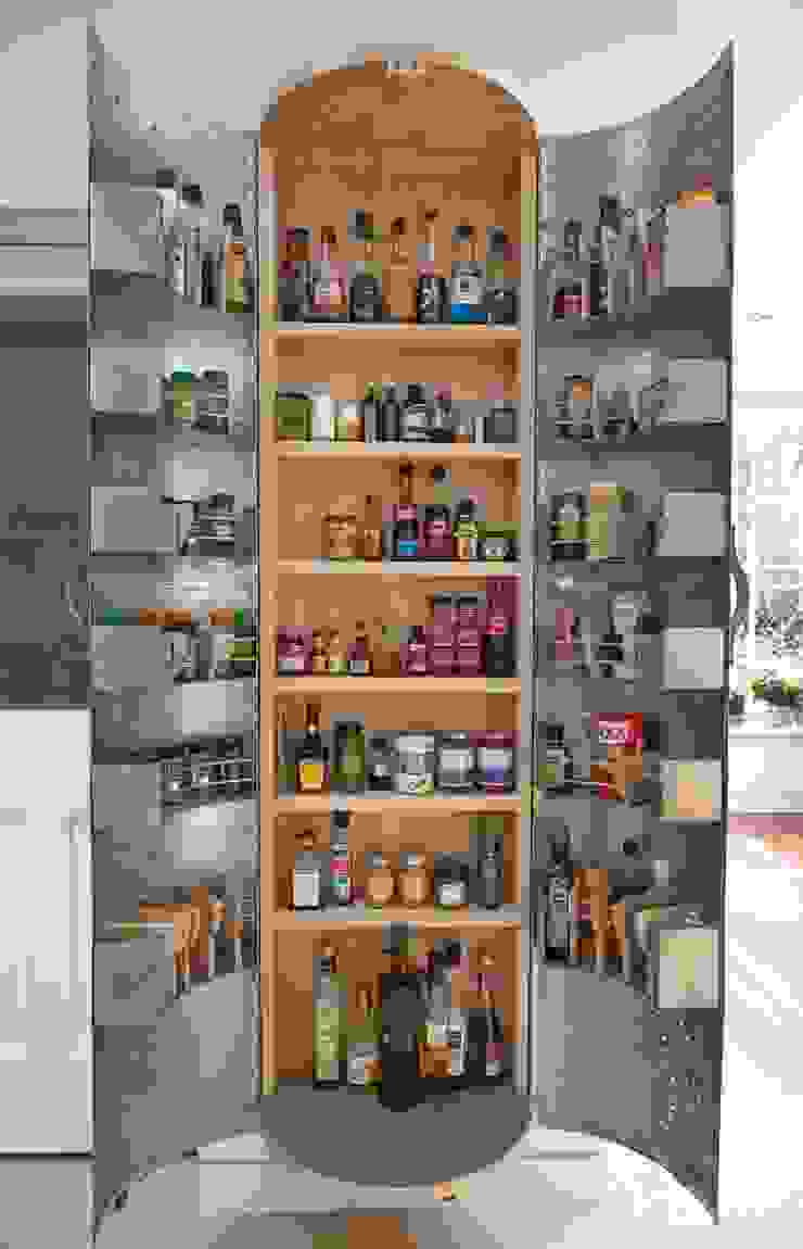 The Cupboard Johnny Grey オリジナルデザインの キッチン キャビネット＆棚