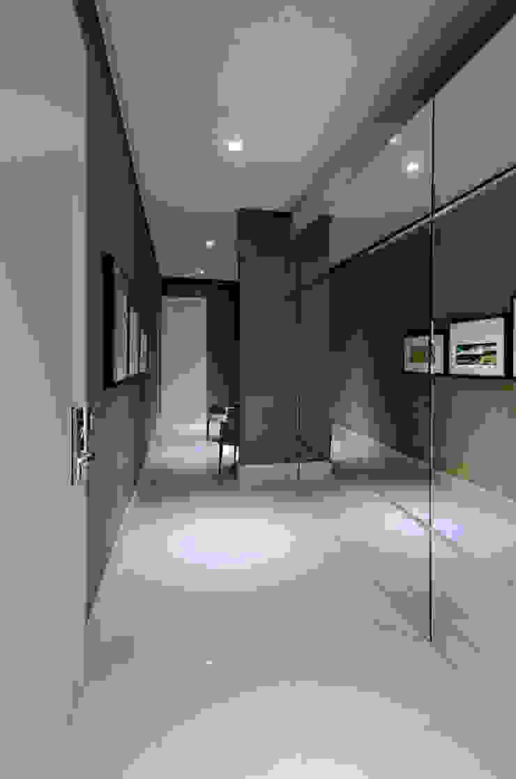 A31 Residência Canisio Beeck Arquiteto Corredores, halls e escadas modernos
