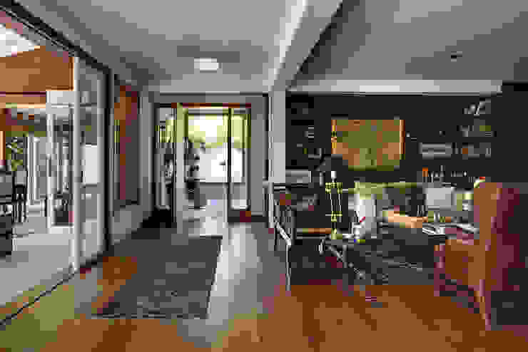 casa CR Raquel Junqueira Arquitetura Salas de estar campestres