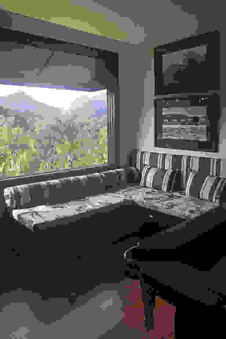 casa CR Raquel Junqueira Arquitetura Salas de estar campestres