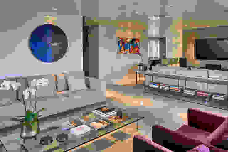 Integração entre as salas de estar, home e jantar Fernanda Sperb Arquitetura e interiores Salas de estar modernas