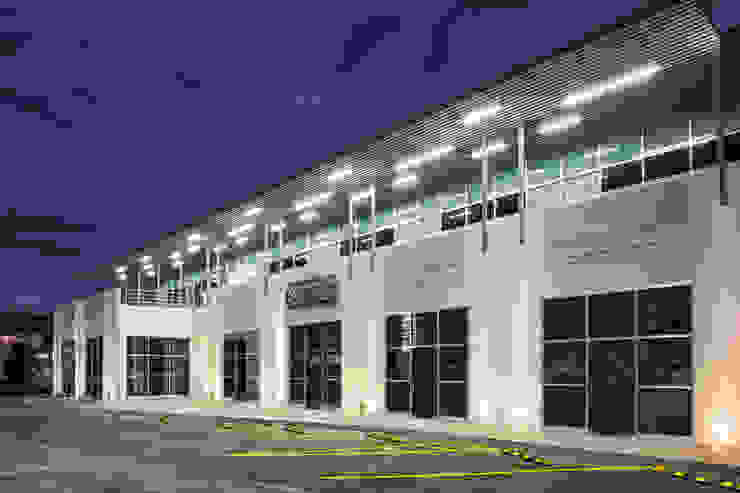 Espaços comerciais minimalistas por ARQUITECTURA EN PROCESO Minimalista