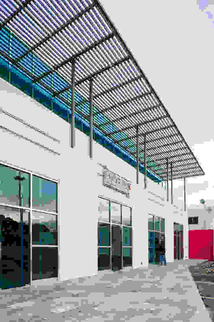 Espaços comerciais minimalistas por ARQUITECTURA EN PROCESO Minimalista