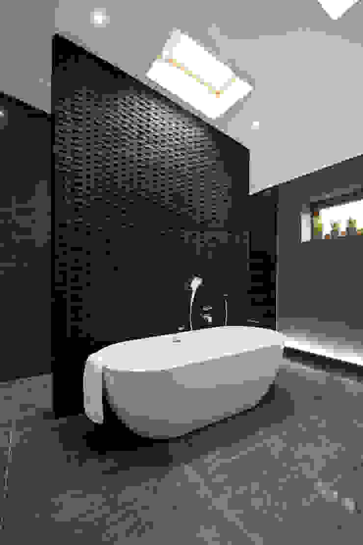 Rock Star Bathroom , Lisa Melvin Design Lisa Melvin Design Modern bathroom