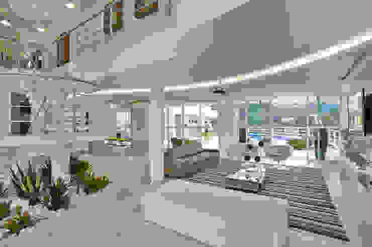 Casa da Serra Arquiteto Aquiles Nícolas Kílaris Salas de estar modernas