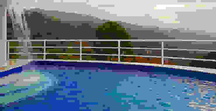 Casa da Serra Arquiteto Aquiles Nícolas Kílaris Piscinas modernas