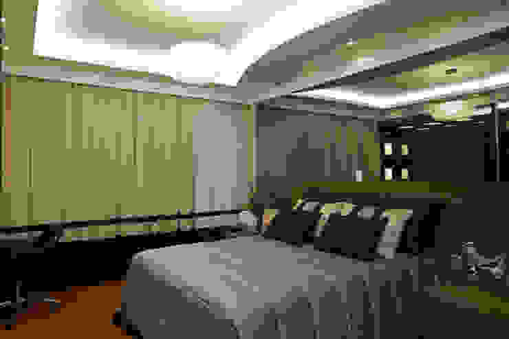 Casa da Serra Arquiteto Aquiles Nícolas Kílaris Quartos modernos