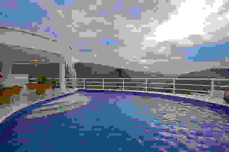 Casa da Serra Arquiteto Aquiles Nícolas Kílaris Piscinas modernas