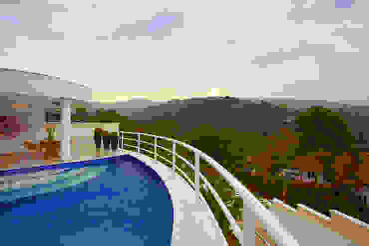 Casa da Serra Arquiteto Aquiles Nícolas Kílaris Piscinas modernas