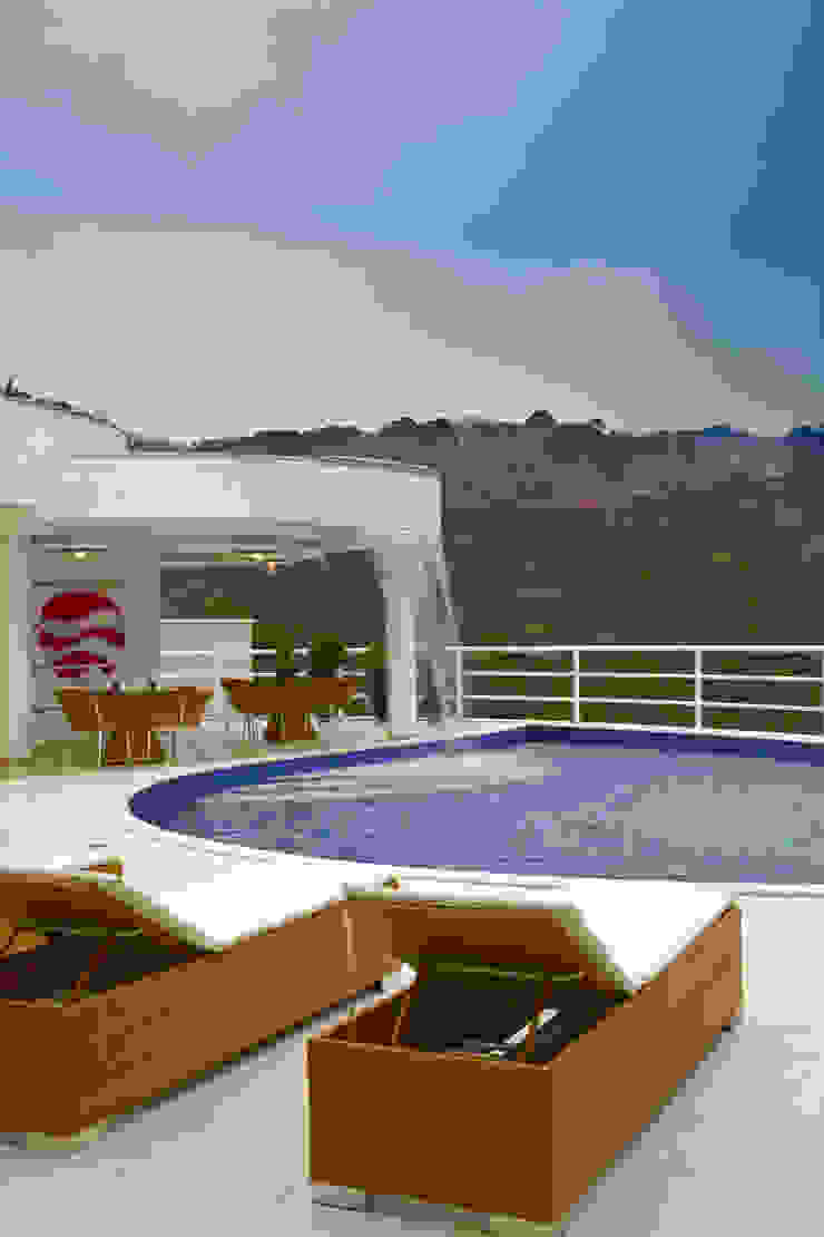 Casa da Serra Arquiteto Aquiles Nícolas Kílaris Piscinas modernas