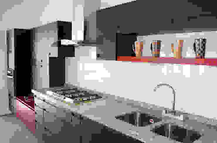 Cocinas, Amarillo Interiorismo Amarillo Interiorismo Modern kitchen Cabinets & shelves
