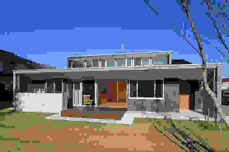 ハイサイドライトからの光が満ちあふれる平屋建ての住宅 Homify ハイサイドライトからの光が満ちあふれる平屋建ての住宅 Homify