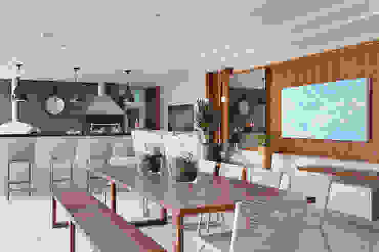 Arquitetura Residencial | Casa de luxo na Barra da Tijuca Leila Dionizios Arquitetura e Luminotécnica Casas modernas