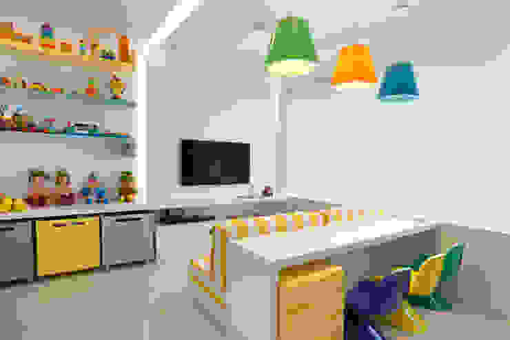 Arquitetura Residencial | Casa de luxo na Barra da Tijuca Leila Dionizios Arquitetura e Luminotécnica Quarto infantil moderno