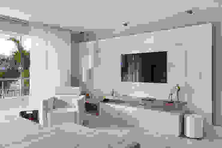 Arquitetura Residencial | Casa de luxo na Barra da Tijuca Leila Dionizios Arquitetura e Luminotécnica Quartos modernos