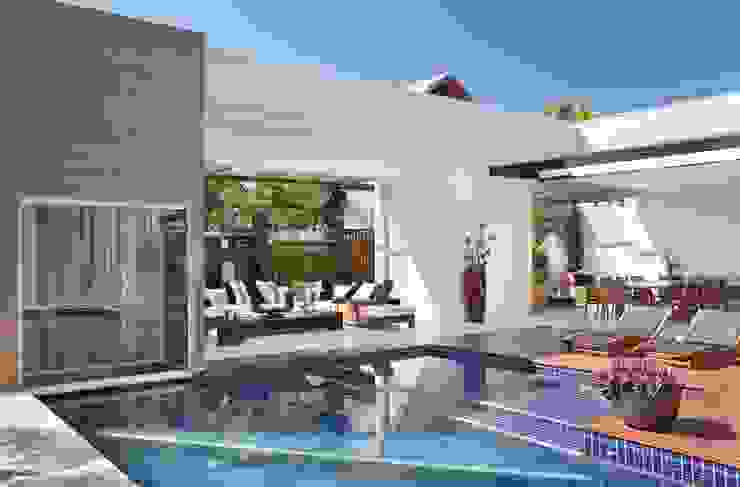 Residência Santa Monica Jardins VL, ANGELA MEZA ARQUITETURA & INTERIORES ANGELA MEZA ARQUITETURA & INTERIORES Piscinas de estilo moderno
