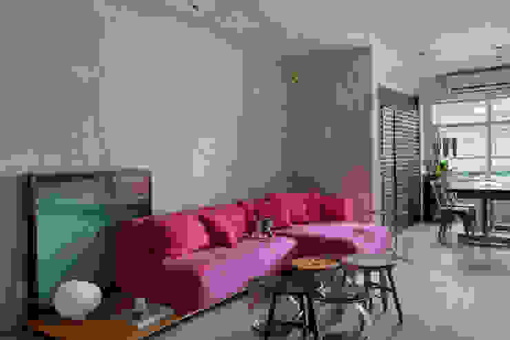 Studio ro+ca Industriale Wohnzimmer