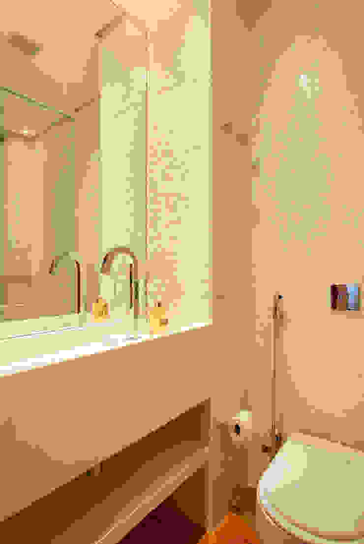 Casas de banho clássicas por Studio ro+ca Clássico