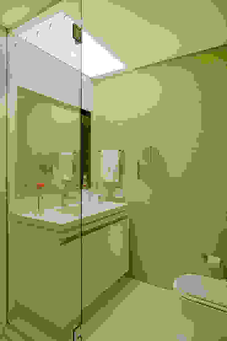 Casas de banho clássicas por Studio ro+ca Clássico