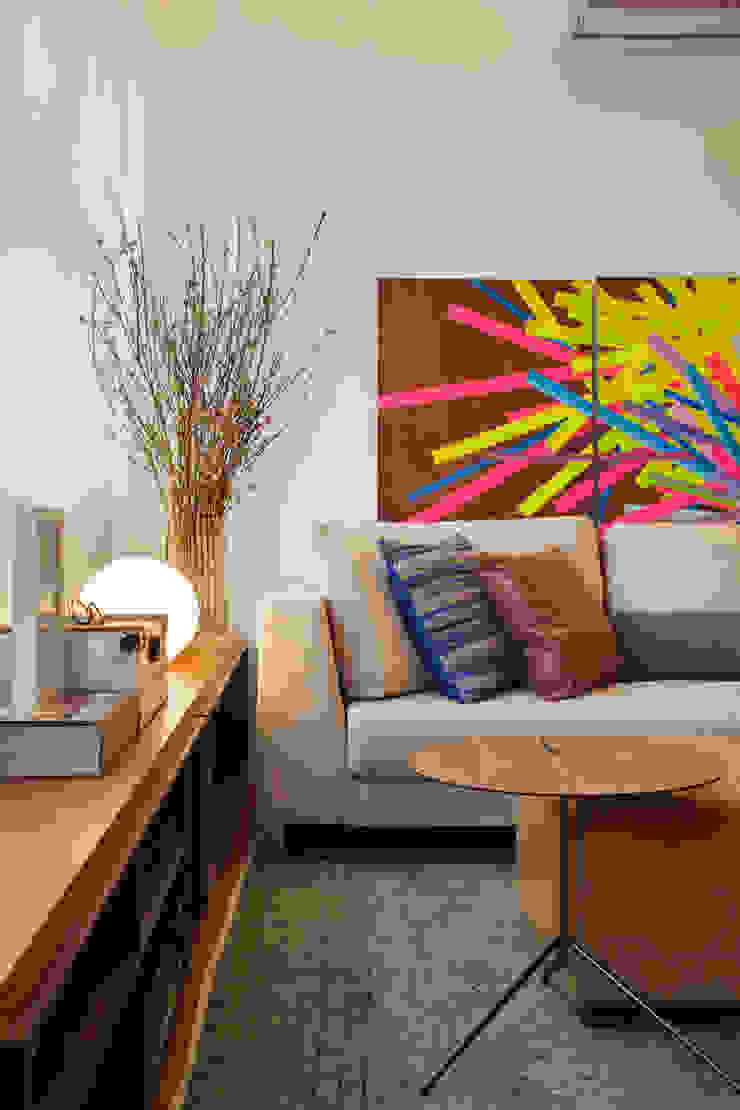 Salas de estar clássicas por Studio ro+ca Clássico