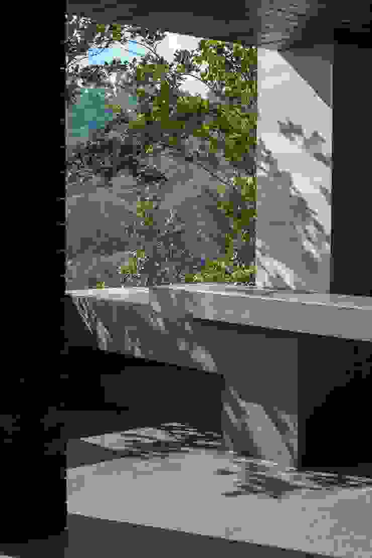 BB Residence Gantous Arquitectos Modern balcony, veranda & terrace