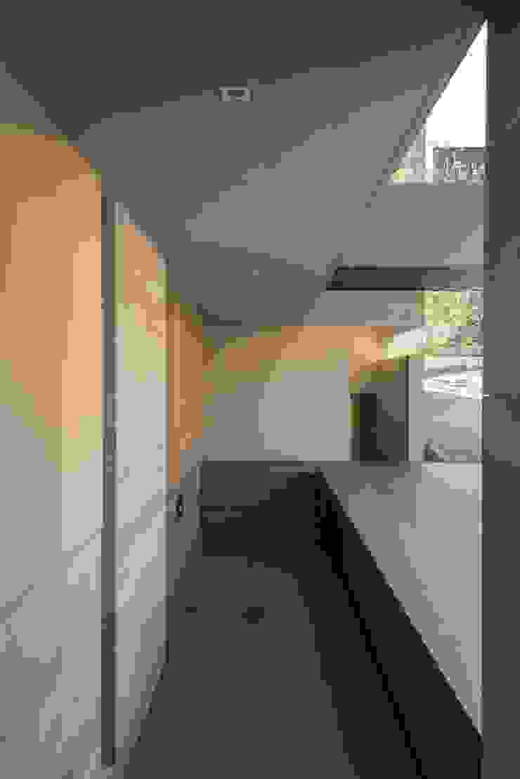 BB Residence Gantous Arquitectos Modern corridor, hallway & stairs