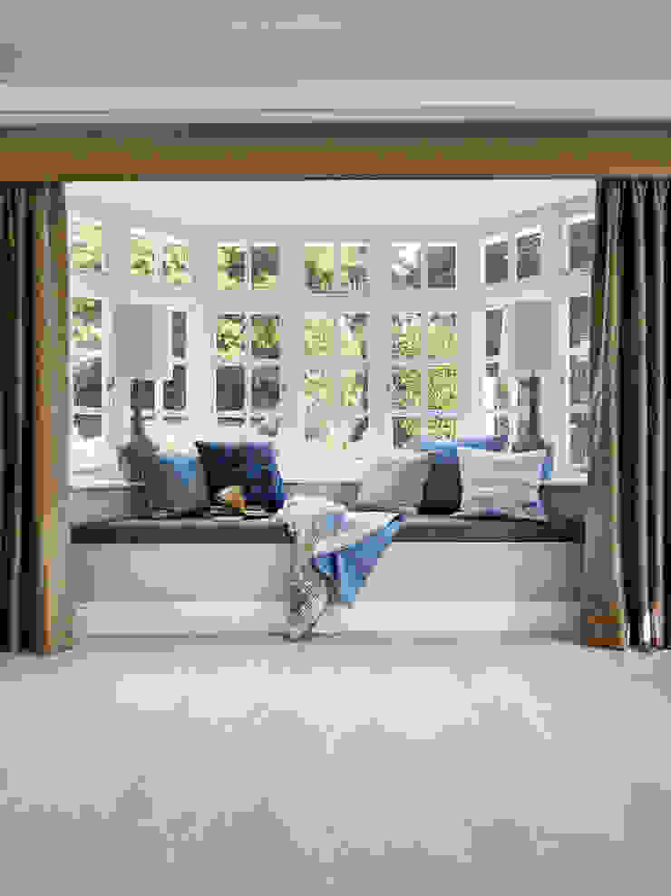 Window Bay Seat homify Modern living room