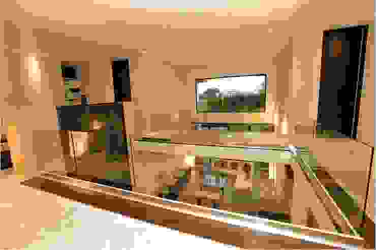 AMEC ARQUITECTURA Pasillos, vestíbulos y escaleras modernos