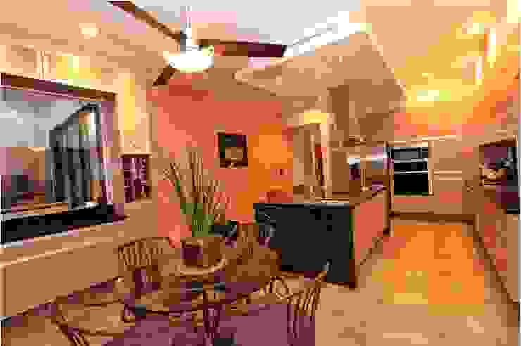 AMEC ARQUITECTURA CocinaEstanterías y gavetas