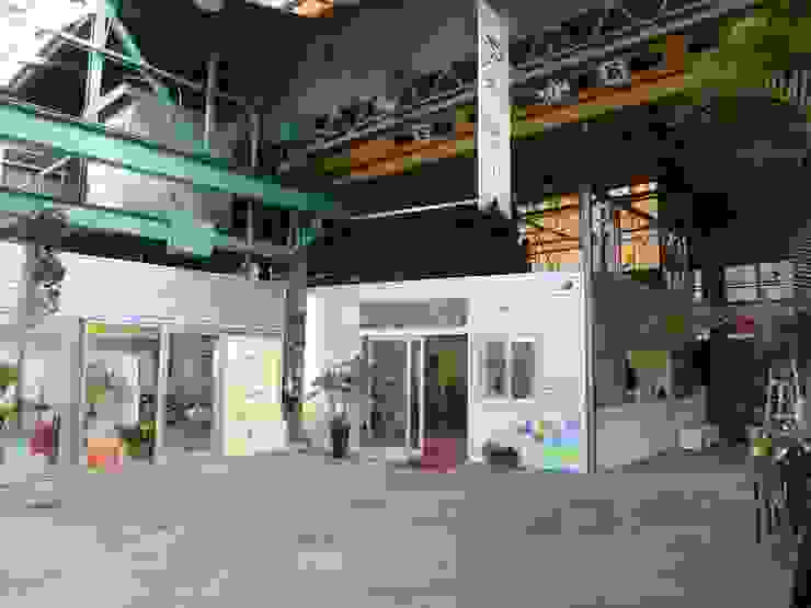 町工場をコンバージョンした美容院&イベントスペース, アーテック・にしかわ／アーテック一級建築士事務所 アーテック・にしかわ／アーテック一級建築士事務所 Gewerbeflächen Ladenflächen