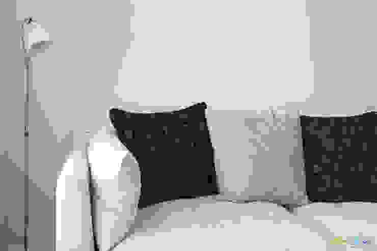 Bespoke sofa cushions Katie Malik Interiors Living roomSofas & armchairs