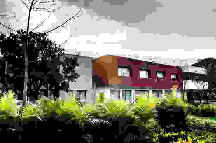 ARKOT arquitectura + construcción 모던스타일 주택