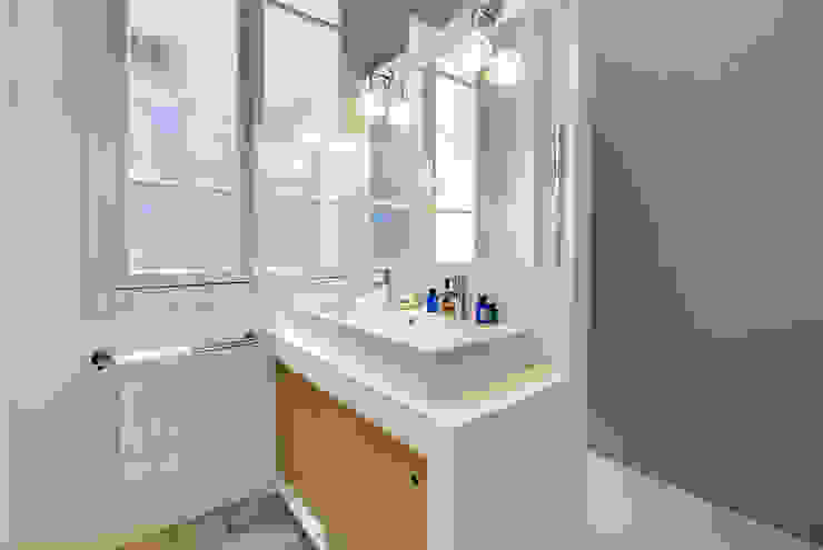 Casas de banho modernas por ATELIER FB Moderno