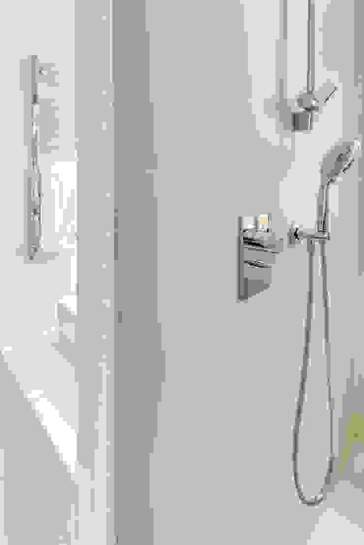 por ATELIER FB Moderno