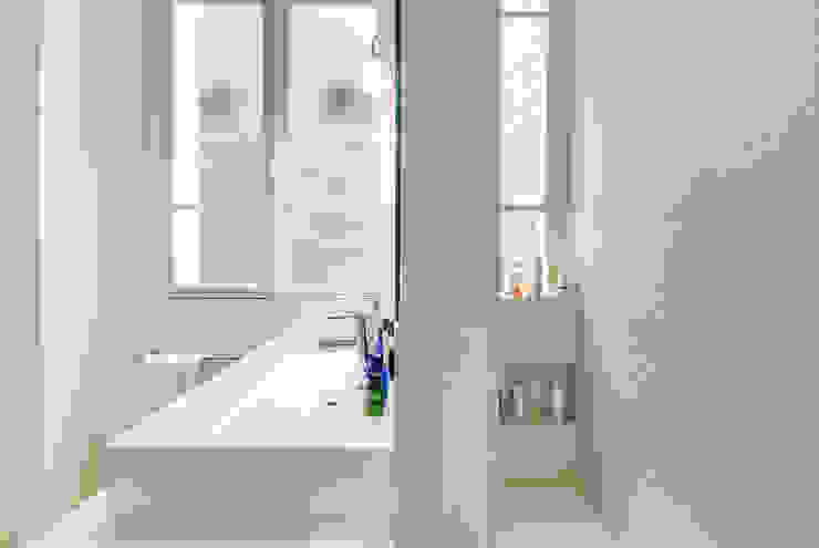 Casas de banho modernas por ATELIER FB Moderno
