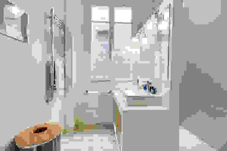 Casas de banho modernas por ATELIER FB Moderno