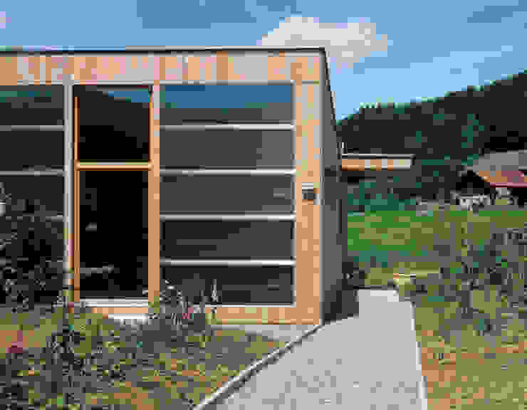 Dietrich Schwarz Architekten AG Case in stile minimalista