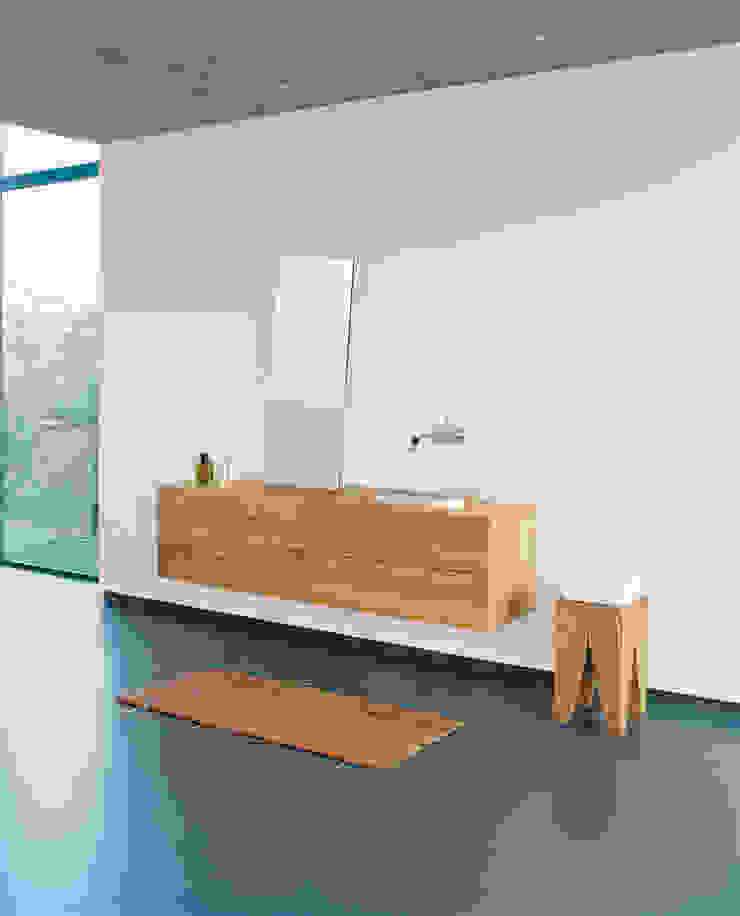 Side table BACKENZAHN e15 Phòng tắm phong cách hiện đại