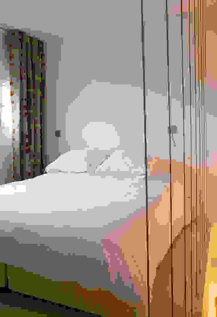 ATELIER FB Modern style bedroom