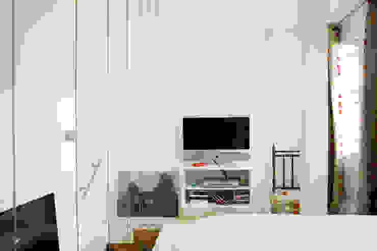 ATELIER FB Modern style bedroom