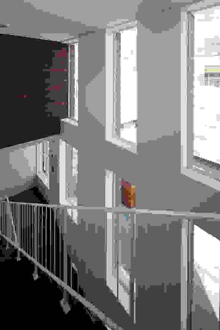 스마트건축사사무소 Modern corridor, hallway & stairs