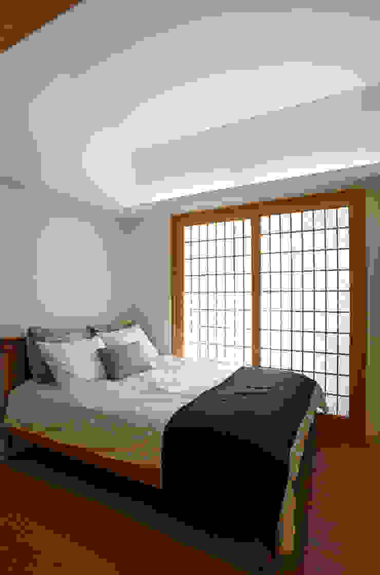 따뜻한 벽돌집, 스마트건축사사무소 스마트건축사사무소 Moderne Schlafzimmer